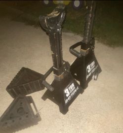 Ton Dayton Jack Stands + Heavy Duty Wheel Chocks