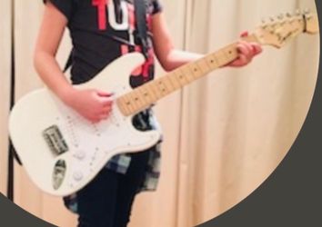 Guitar-Fender Squier “Mini” Stratocaster