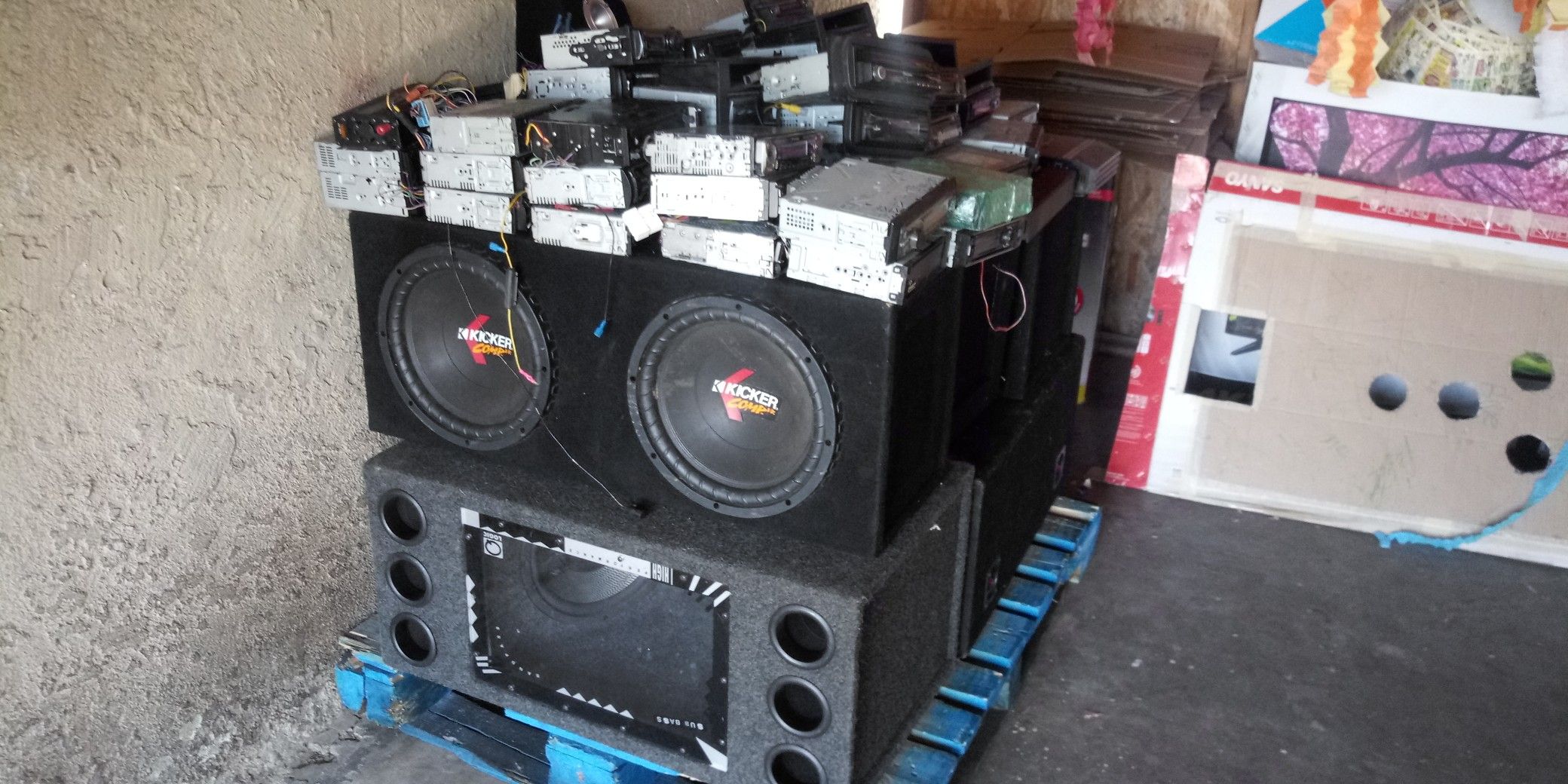 Ojo todo esto estereos bosinas amplificadores $1000 todo junto se vende