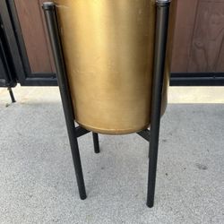 Plant Stand/ Holder 