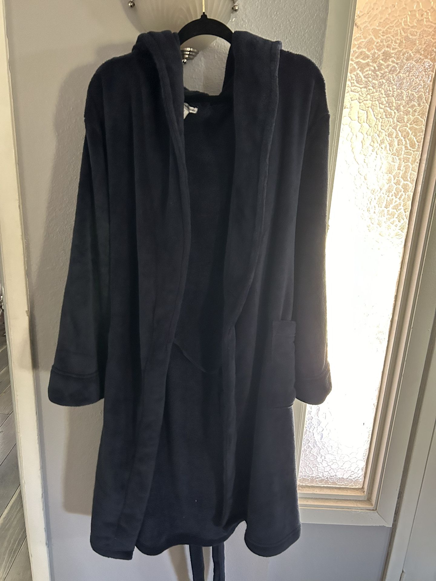 Amazon Essentials Medium/Large Robe New 