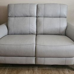 LEATHER LOVESEAT BRAND NEWok