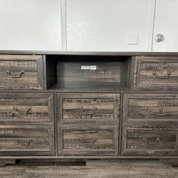 8 Drawer Dresser  