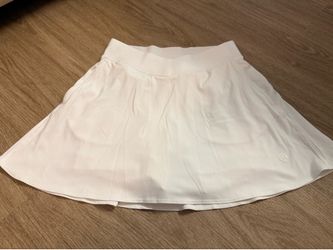 Brand new Lululemon White V front Skirt size 4