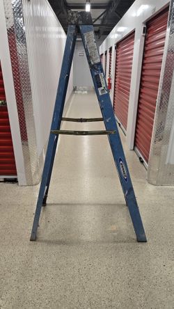 WERNER 6FT FIBERGLASS LADDER $60*****