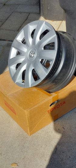 TOYOTA CAMRY 2004-2006.GENUINE FACTORY OEM RIMS.ASKING PRICE IS $110 FOR EACH RIM.