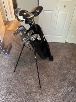 Right handed Golf clubs and bag
