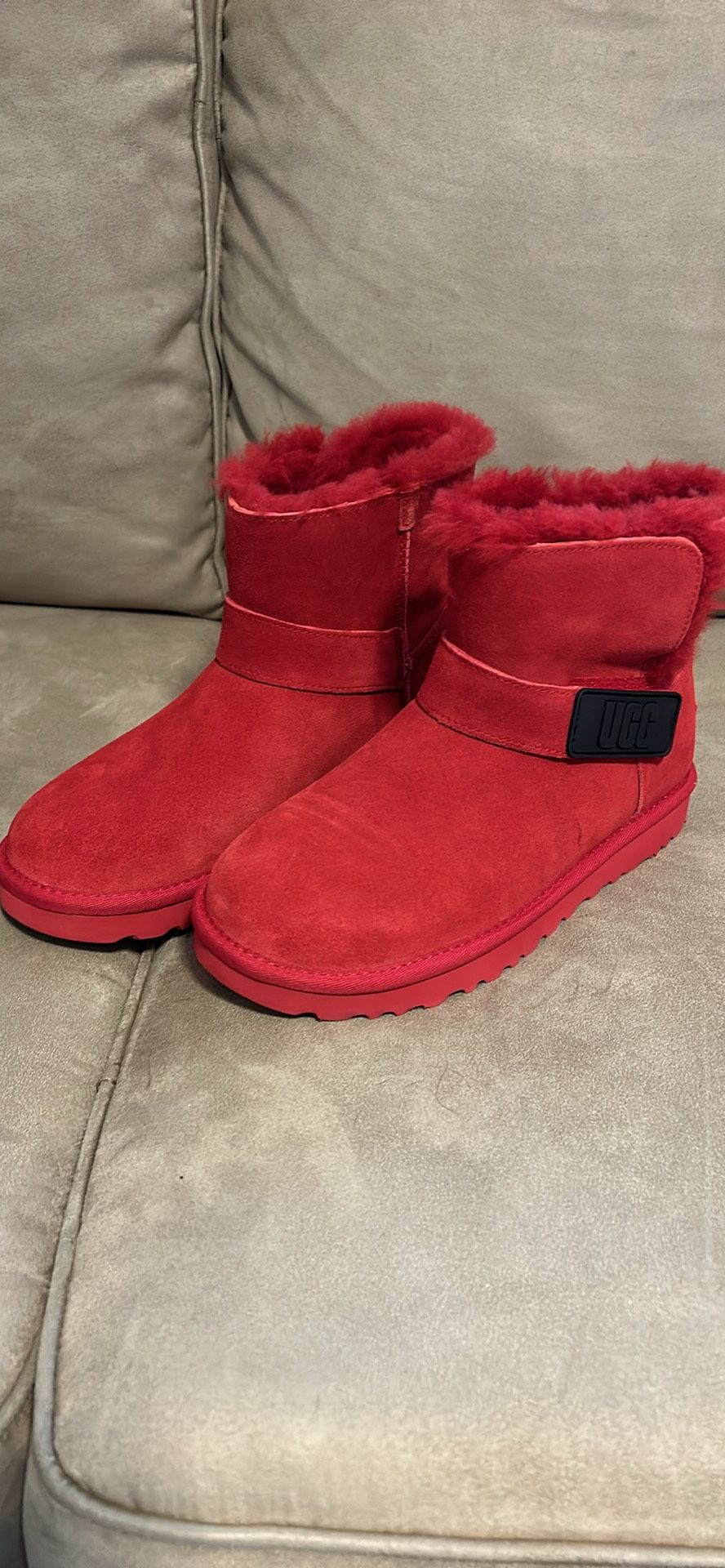 Women’s UGG Boots Red Size 8