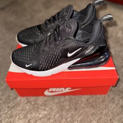 Nike Air Max 270 (GS) Size 7y