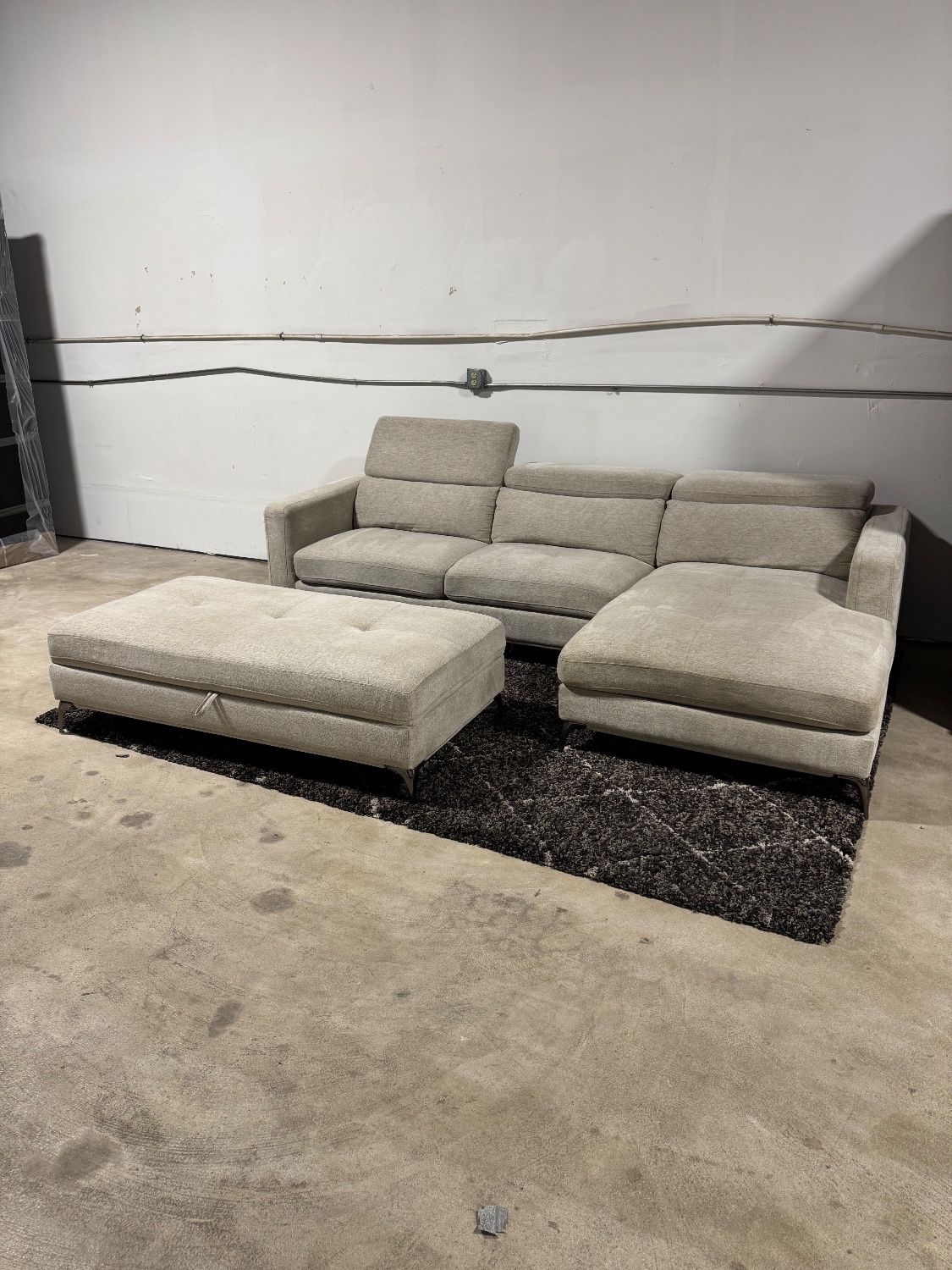 Sectional Sofa and Outtoman in Gray ๐ Same Day Delivery