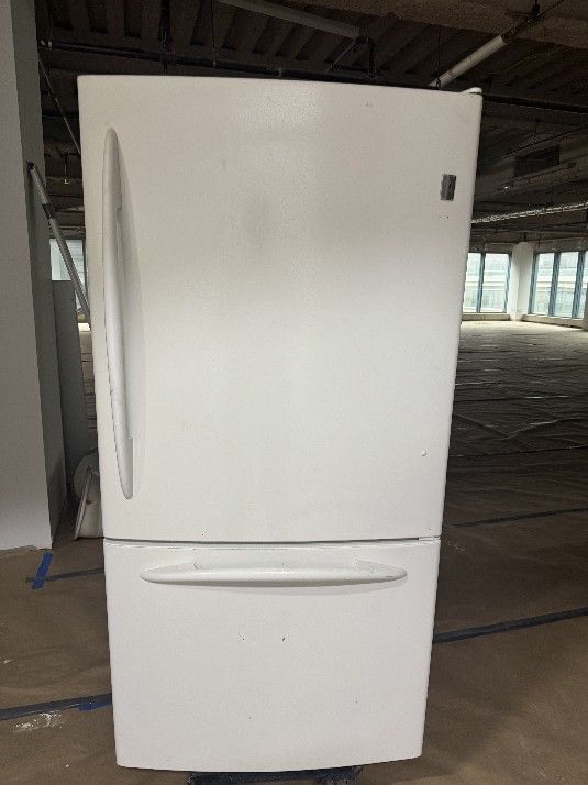 GE 19.5cf Bottom Freezer Refrigerator