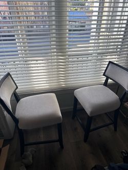 2 barstools