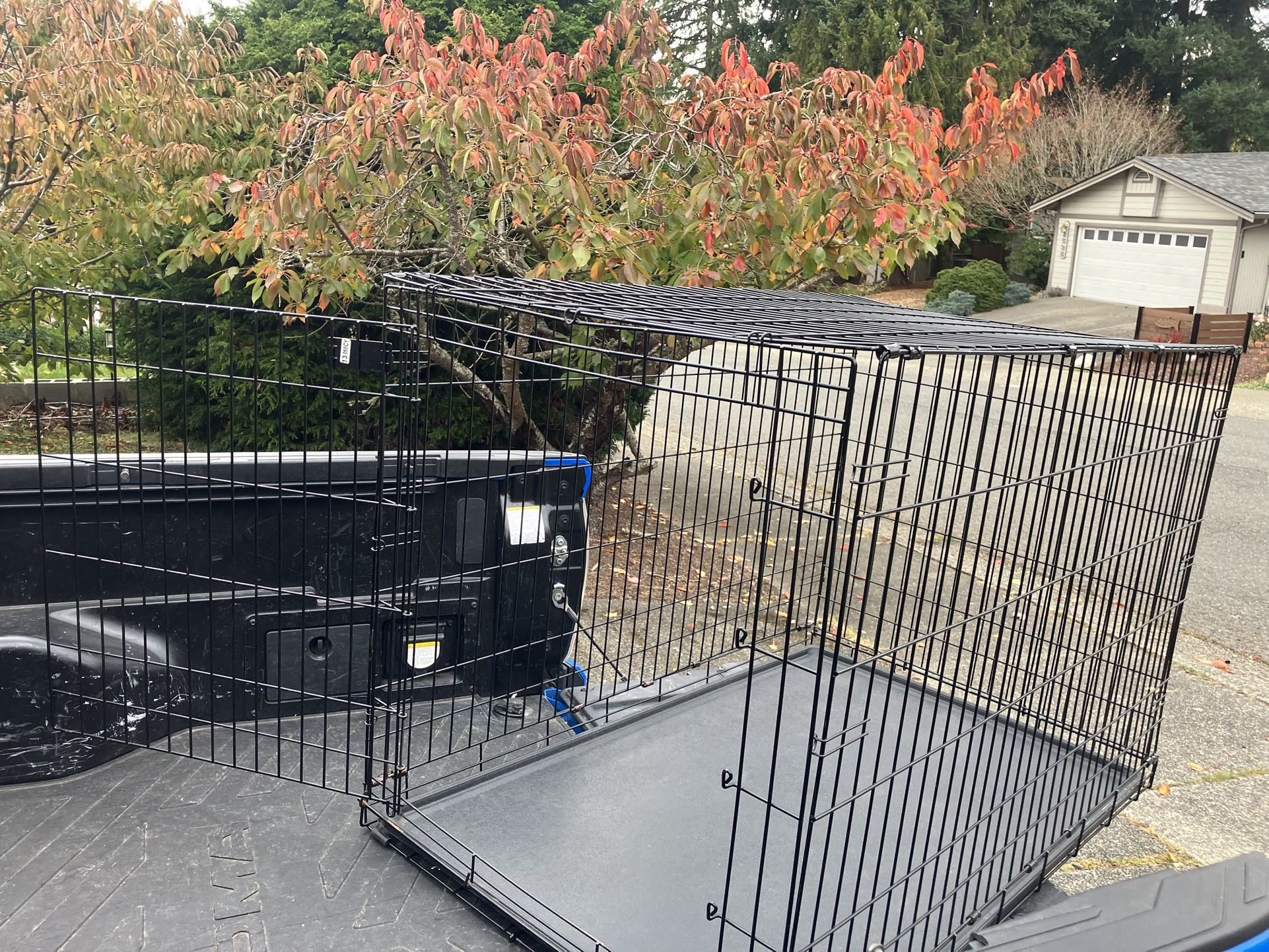 XXL Large Dog Kennel Crate Collapsible Like New 48”L by 30”W by 32” H