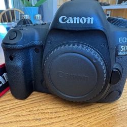 Canon EOS 5D Mark IV Camera