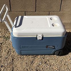 Igloo Maxcold Rolling Cooler  Size: (LxWxH: 29” x 16” x 16”)