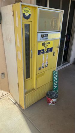 Vintage Vendorlator Corona Bottle Vending Machine – With Key – As-I