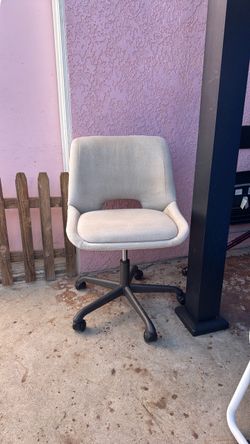 Adjustable height fabric desk chair