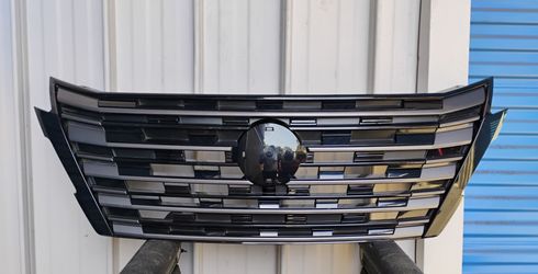 2024 2025 2026 NISSAN ROGUE front bumper grille oem