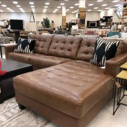 By Ashley/ Brown Leather Sectional,seccional,couch/Delivery Available/Ask For A Discount Code/ Financing Options 