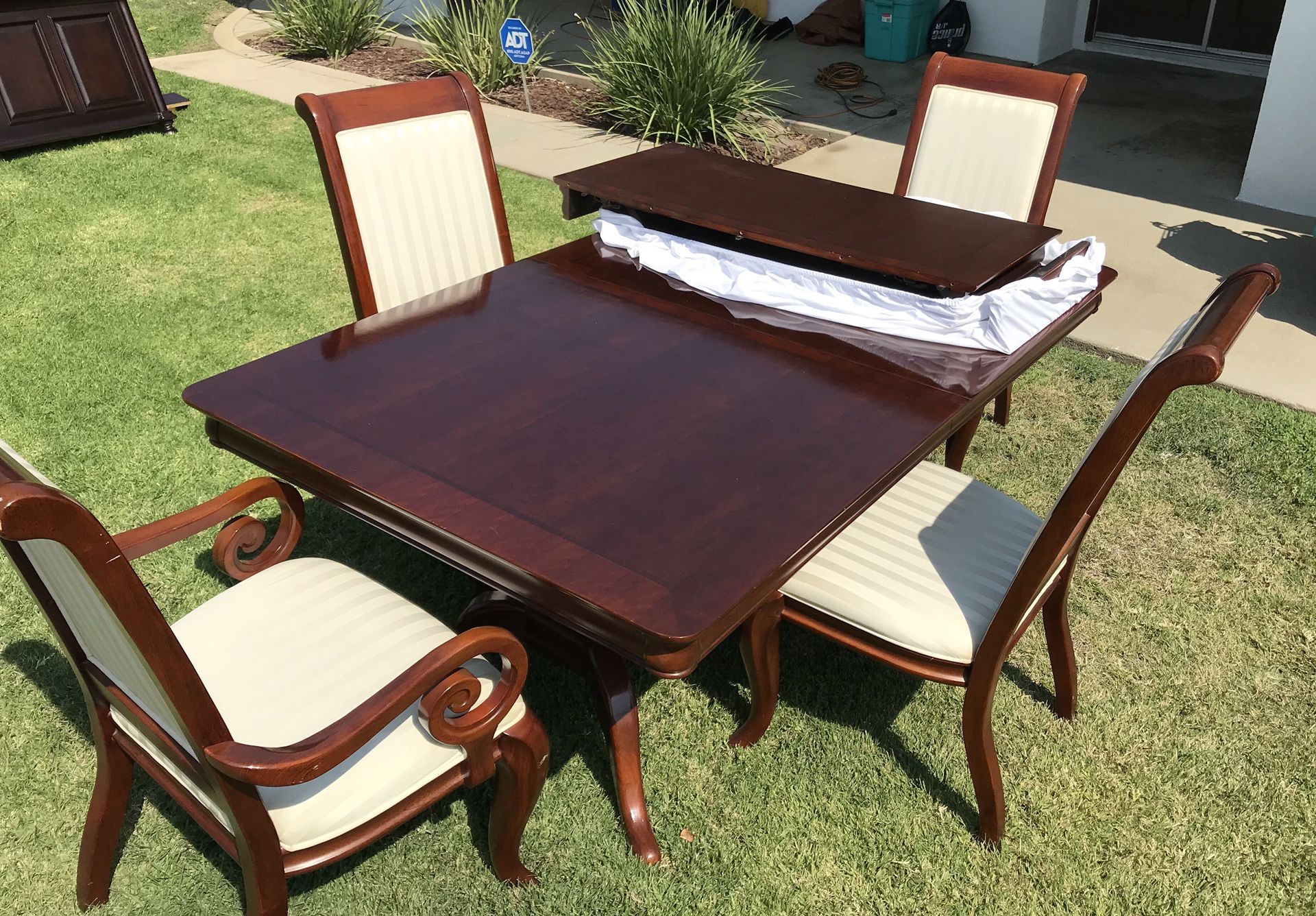 Dining room with 8 chairs!!