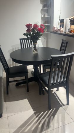 Black Round Dining Table with 4 Chairs