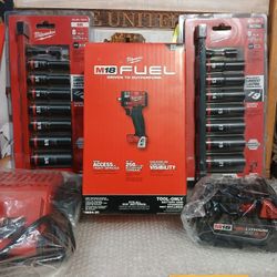 NEW MILWAUKEE M18 FUEL 3/8 IMPACT WRENCH KIT 