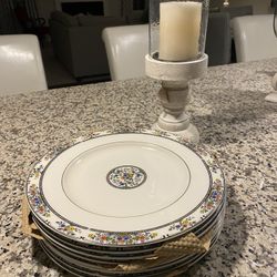 Fine China dinner Plates 