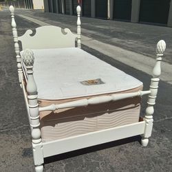 WOOD WHITE TWIN BED FRAME WITH BOX AND MATTRESS