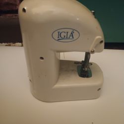 IGIA Stitch And Go Mini Sewing Machine $6