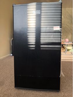 Black + Decker 3.2 Cu Ft Mini fridge