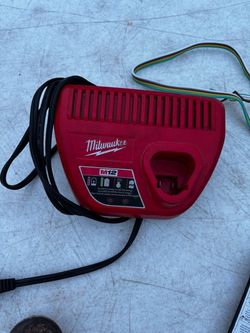 Milwaukee M12 Battery Charger