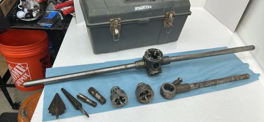 Pipe threader