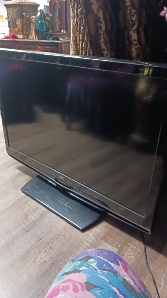TV JVC 43"