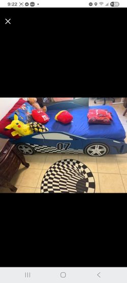 Wood Twin Race Car Bed With Like New Twin Mattress 