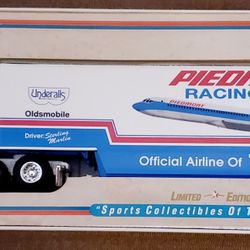 PIEDMONT RACING TEAM OFFICIAL AIRLINE OF RACING 1/64 SCALE ERTL TRANSPORTER