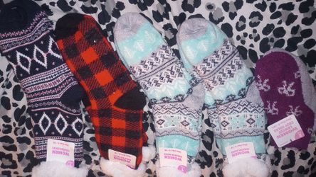 5 pair r of women sweater socks size 4-10 and 1 pair of low cut cozy socks