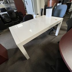 White Table / White Desk 