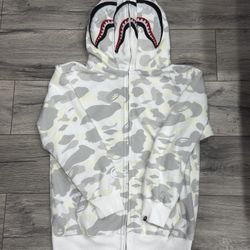 Double hooded bape hoodie white (price negotiable)