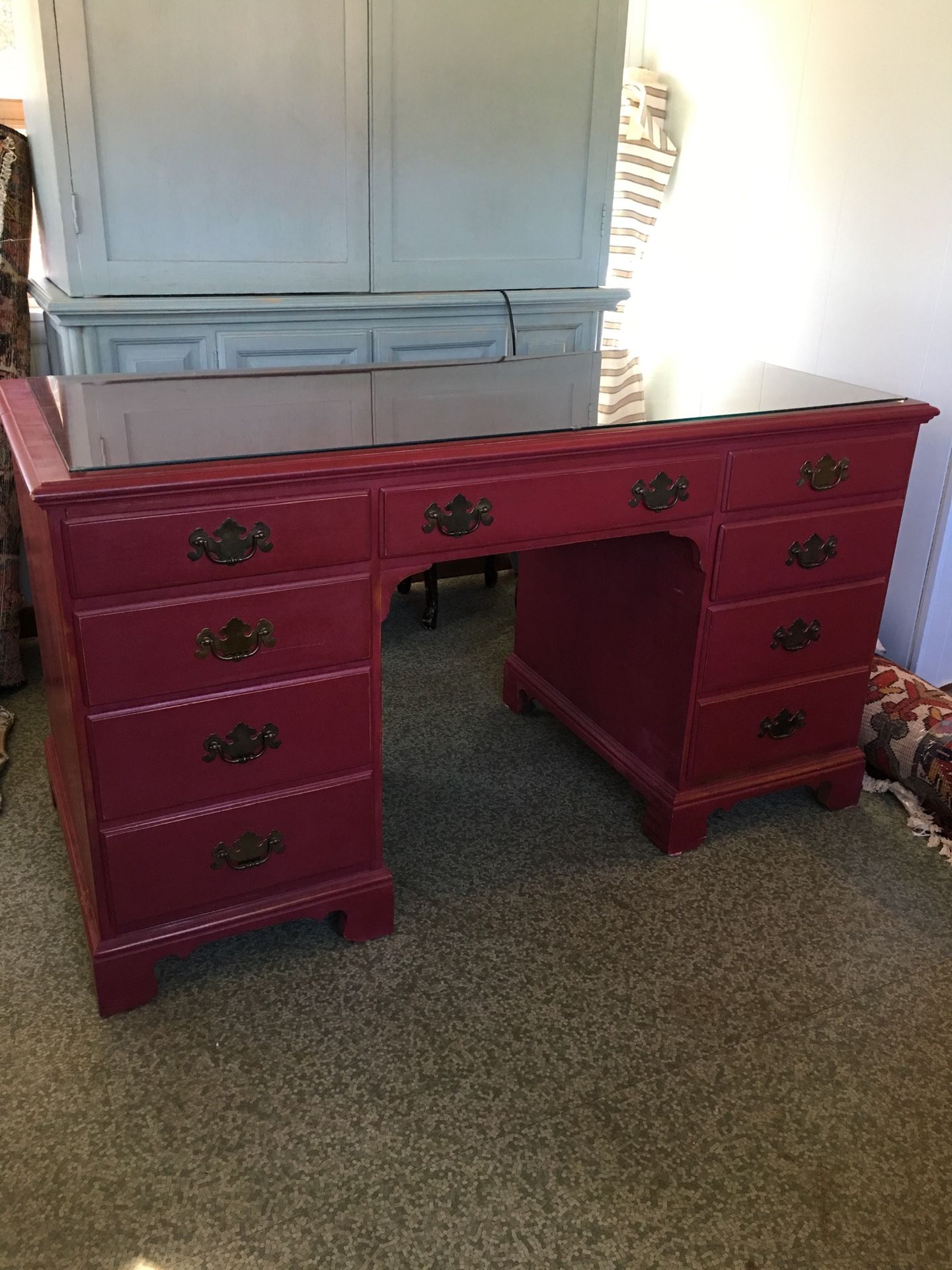 Beautiful Ethan Allen desk