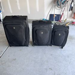 Travelled Luggage Set