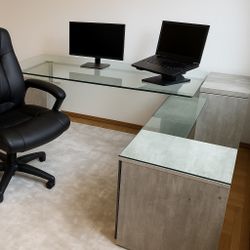 Modern Executive Desk – Glass & Concrete Finish – Scandinavian Designs