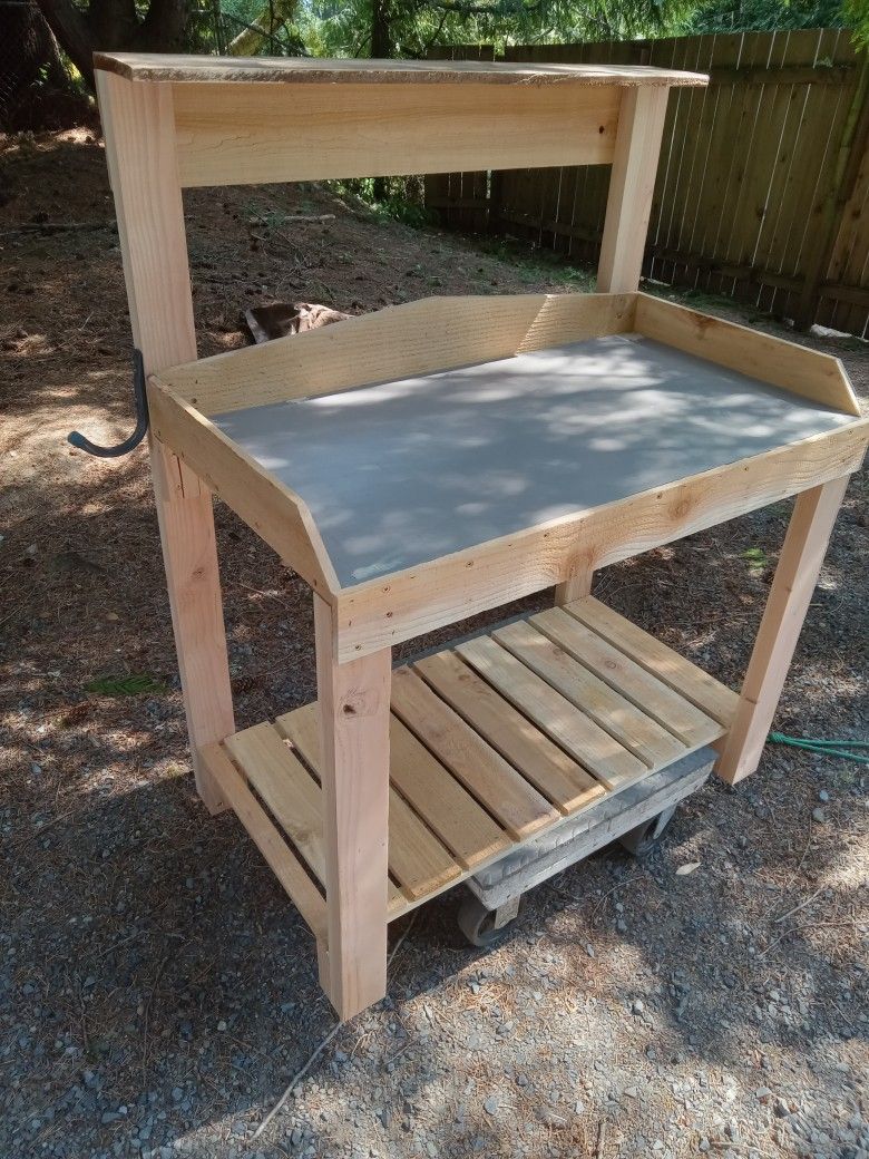 Planters Work Station