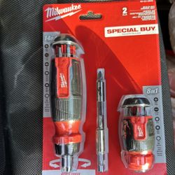 Milwaukee Ratcheting Screwdriver With  Stubby And Multi Bit Holder 