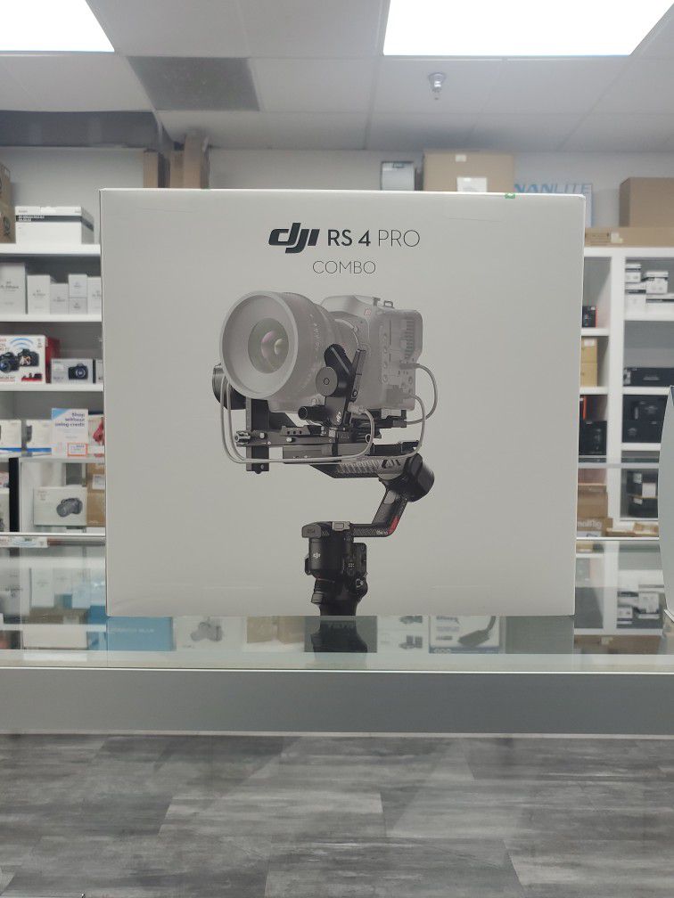 DJI RS 4 Pro Combo Camera Stabilizer