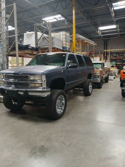1994 CHEVY SUBURBAN 4X4