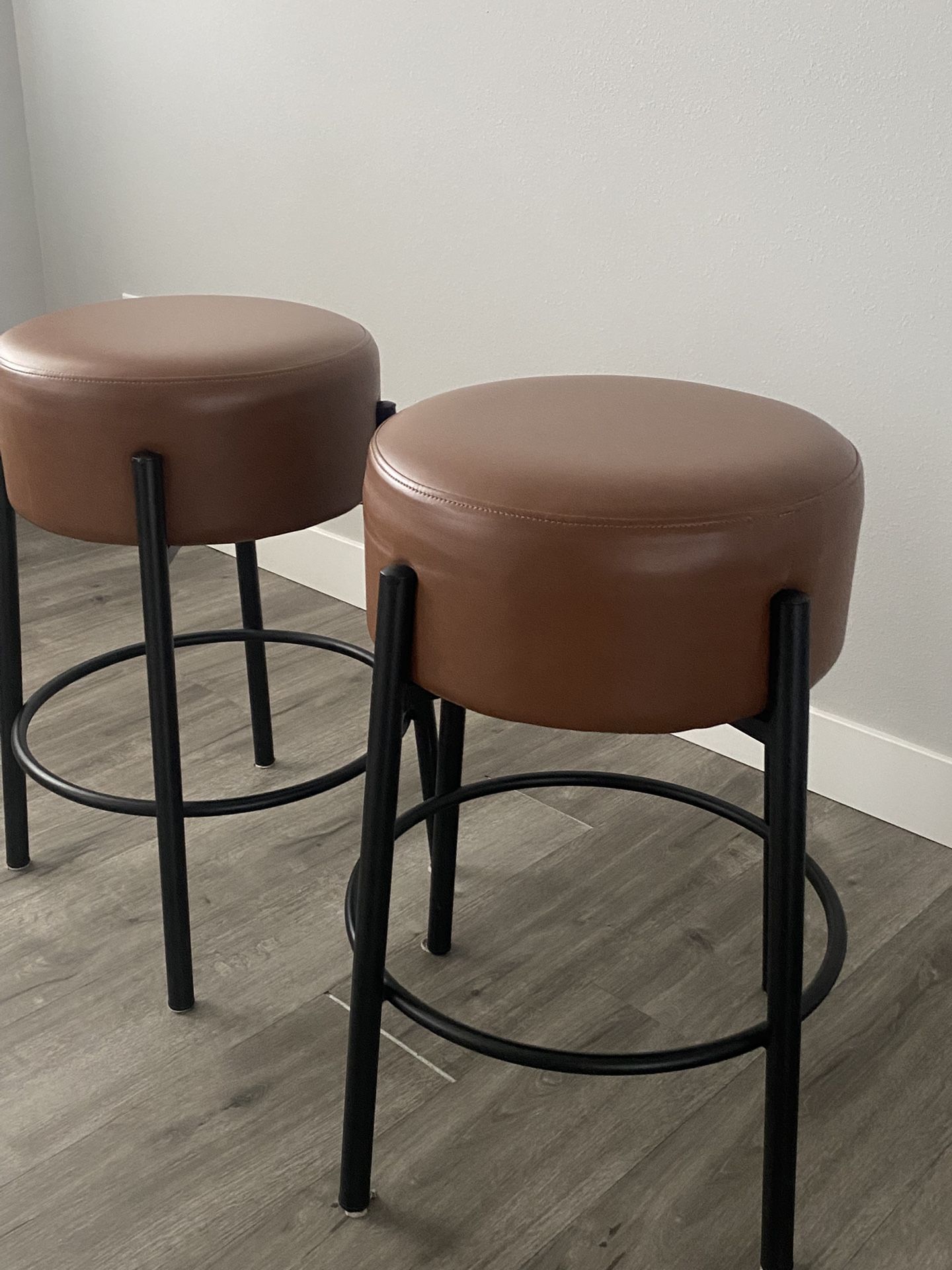 Set of 2 Modern Brown Leather Bar Stools with Black Metal Legs