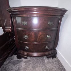 Cali King Bed With Frame