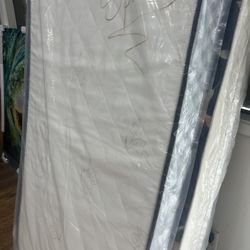 🇺🇸 😴NEW!! Twins Size Comfy Still in Plastic LIQUIDATION 🚚Delivery Available 💰 $1 dow