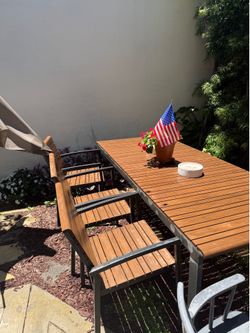 Outdoor Crate & Barrel  Table & Chairs.. Gone ASAP