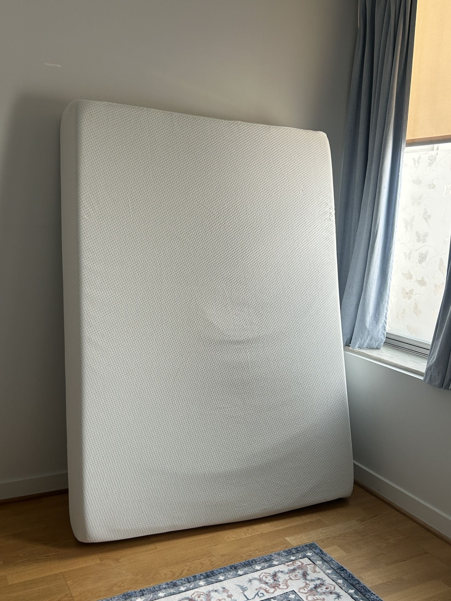 Queen Memory foam Mattress